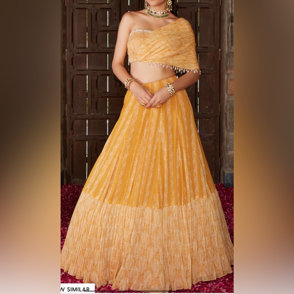 Elegant Yellow Indian outfit